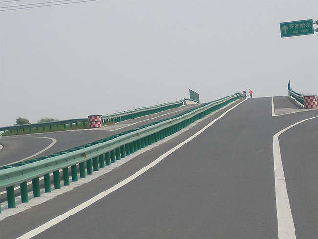 秦皇岛高速公路护栏的材质与规格
